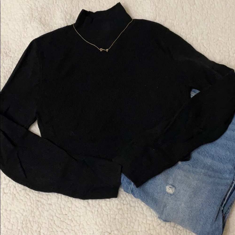 FOREVER 21 Mock Neck Cropped Top